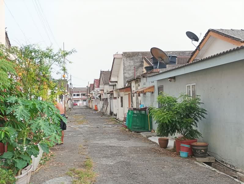 1-storey Terraced House for Sale in Pandamaran (Klang) - Julie Jaafar - Exterior - PropertyGuru.com.my