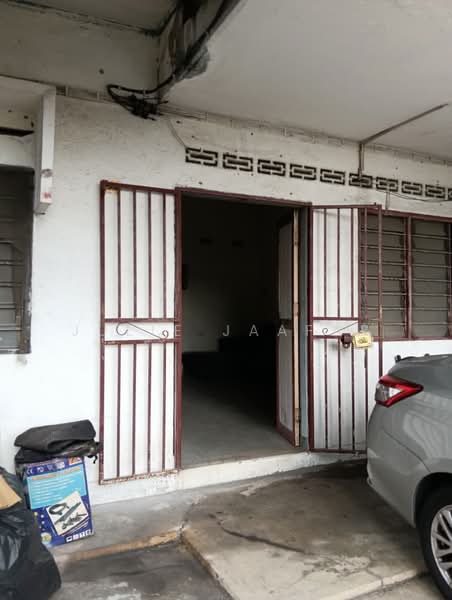 1-storey Terraced House for Sale in Pandamaran (Klang) - Julie Jaafar - Exterior - PropertyGuru.com.my