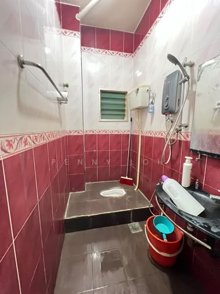 Rumah Teres untuk Dijual di Batu 9 (Cheras) - Penny Loh - Bathroom - PropertyGuru.com.my