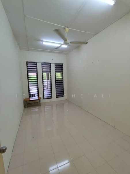 Rumah Teres 1 Tingkat untuk Dijual di Kampung Sungai Deraka (Kuantan) - Idham Che'Ali - Living Room - PropertyGuru.com.my