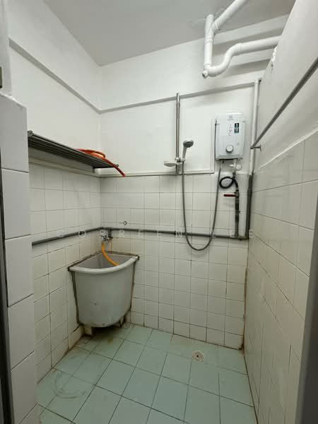 Rumah Flat untuk Dijual di Taman Utama - Correen Lee - Bathroom - PropertyGuru.com.my