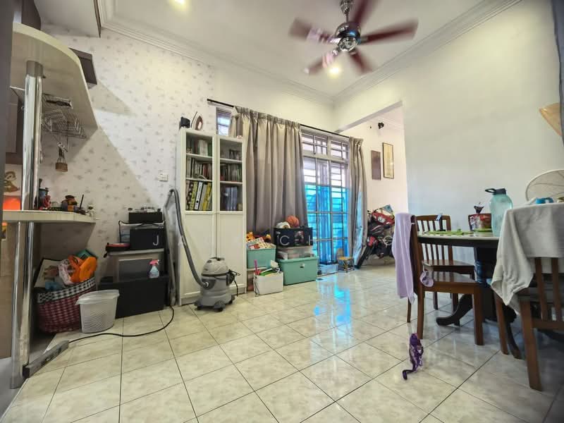 Rumah Teres 1 Tingkat untuk Dijual di Taman Rinting (Masai) - Jack Ching - Living Room - PropertyGuru.com.my