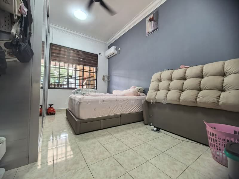 Rumah Teres 1 Tingkat untuk Dijual di Taman Rinting (Masai) - Jack Ching - Bedroom - PropertyGuru.com.my