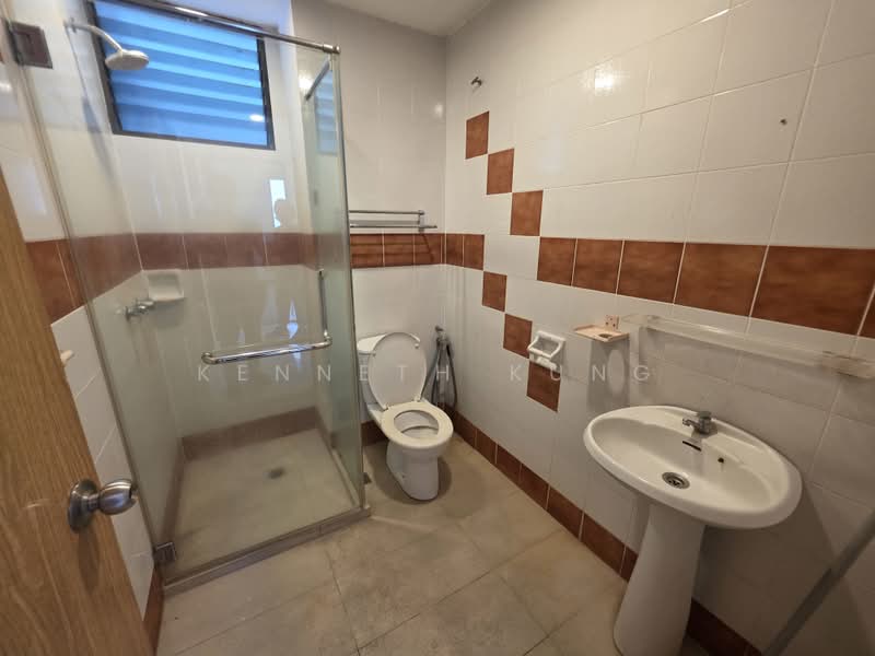 Kondominium untuk Dijual di Marina Tower (Ratu Mutiara) - Kenneth Kung - Bathroom - PropertyGuru.com.my