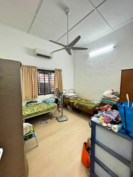 Rumah Banglo untuk Dijual di Taman Kebun Teh (Johor Bahru) - Zoey Lee - Bedroom - PropertyGuru.com.my
