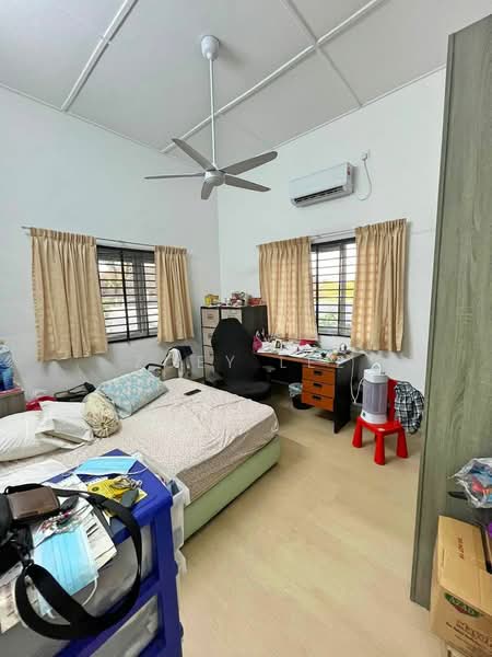 Rumah Banglo untuk Dijual di Taman Kebun Teh (Johor Bahru) - Zoey Lee - Bedroom - PropertyGuru.com.my