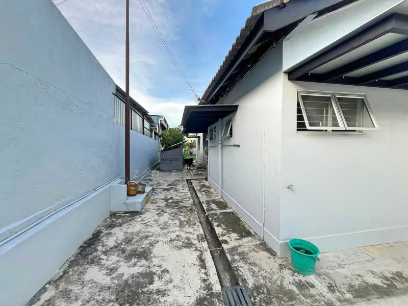 Rumah Banglo untuk Dijual di Taman Kebun Teh (Johor Bahru) - Zoey Lee - Exterior - PropertyGuru.com.my