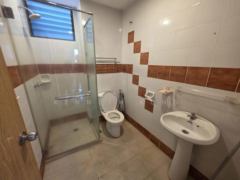 Condominium for Sale at Marina Tower (Ratu Mutiara) - Kenneth Kung - Bathroom - PropertyGuru.com.my
