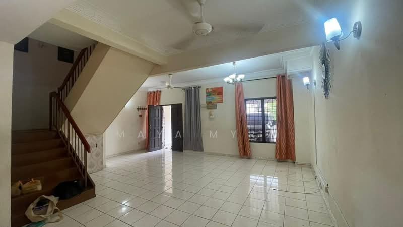 2-storey Terraced House for Sale in Taman Lestari Putra (Seri Kembangan) - Maya Myra - Living Room - PropertyGuru.com.my