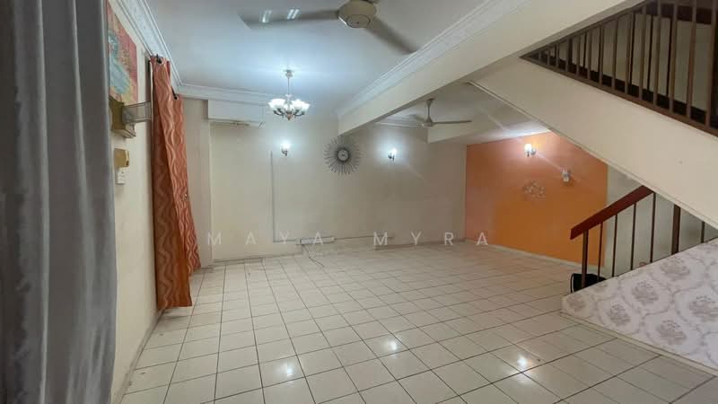 2-storey Terraced House for Sale in Taman Lestari Putra (Seri Kembangan) - Maya Myra - Living Room - PropertyGuru.com.my
