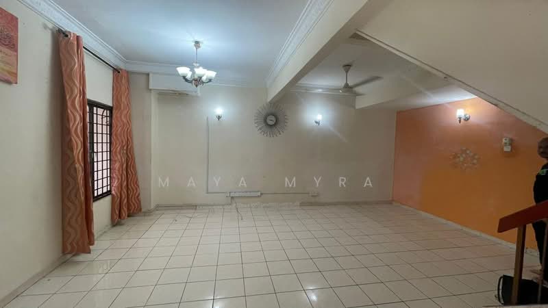 2-storey Terraced House for Sale in Taman Lestari Putra (Seri Kembangan) - Maya Myra - Living Room - PropertyGuru.com.my