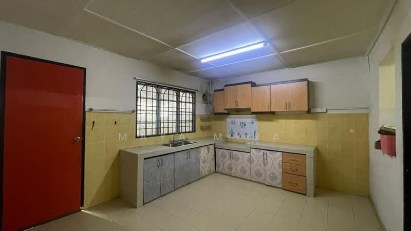 2-storey Terraced House for Sale in Taman Lestari Putra (Seri Kembangan) - Maya Myra - Kitchen - PropertyGuru.com.my