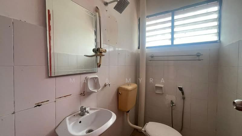 2-storey Terraced House for Sale in Taman Lestari Putra (Seri Kembangan) - Maya Myra - Bathroom - PropertyGuru.com.my