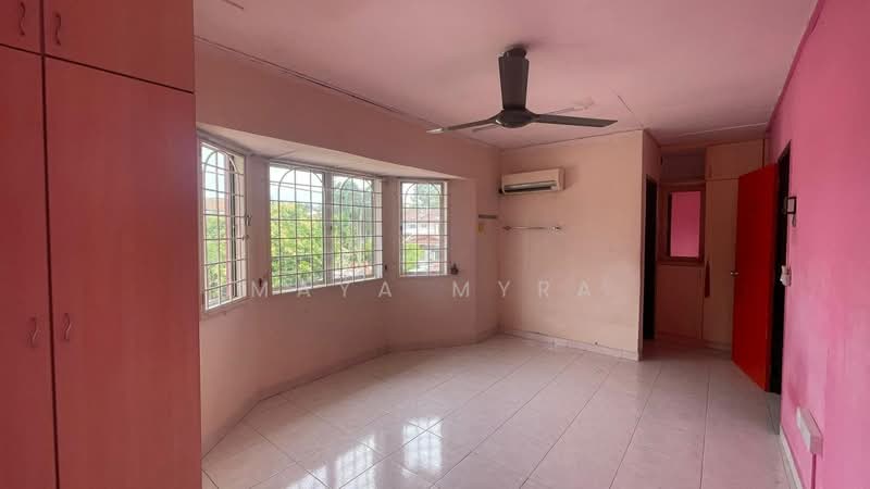 2-storey Terraced House for Sale in Taman Lestari Putra (Seri Kembangan) - Maya Myra - Living Room - PropertyGuru.com.my