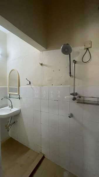 2-storey Terraced House for Sale in Taman Lestari Putra (Seri Kembangan) - Maya Myra - Bathroom - PropertyGuru.com.my
