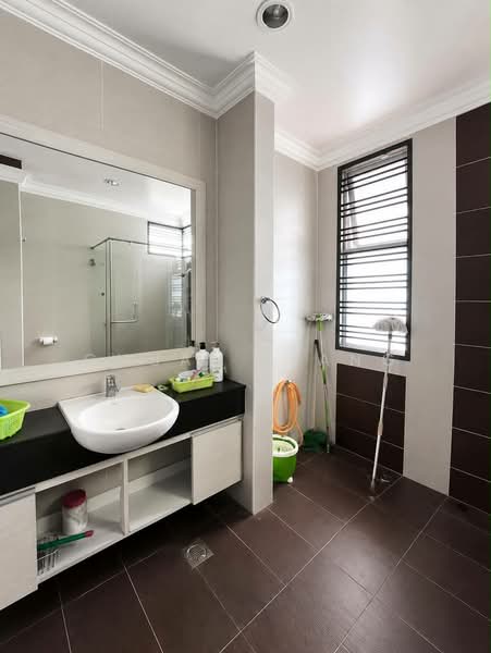 Semi-Detached House for Sale in Taman Gaya (Ulu Tiram) - Chuan Liang - Bathroom - PropertyGuru.com.my
