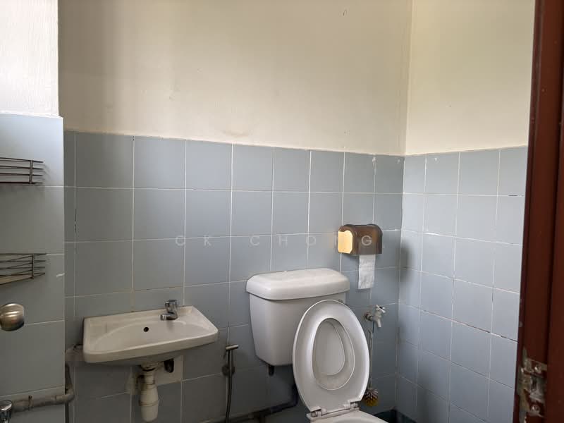 Rumah Teres untuk Disewa di Bandar Mahkota Cheras (Cheras) - CK Chong - Bathroom - PropertyGuru.com.my