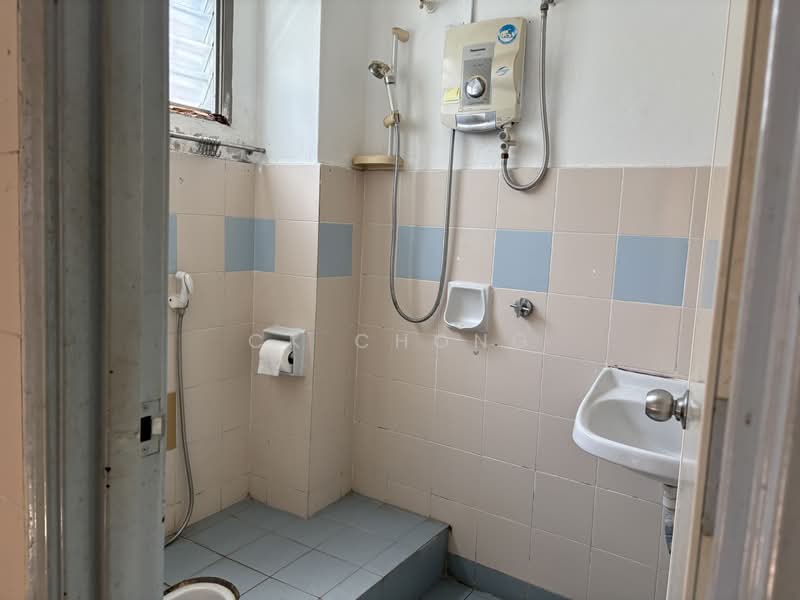 Rumah Teres untuk Disewa di Bandar Mahkota Cheras (Cheras) - CK Chong - Bathroom - PropertyGuru.com.my