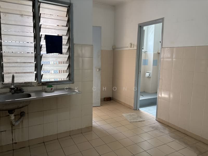 Rumah Teres untuk Disewa di Bandar Mahkota Cheras (Cheras) - CK Chong - Bathroom - PropertyGuru.com.my