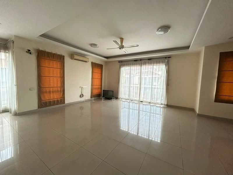 Rumah Berkembar untuk Disewa di Taman Austin Heights (Tebrau) - Caleb Yeo - Living Room - PropertyGuru.com.my