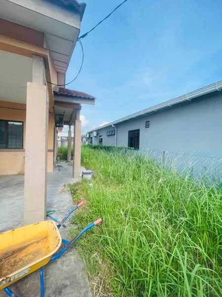 Semi-Detached House for Sale in Perkampungan Indera Sempurna (Penor) - Mohammad Azizi - PropertyGuru.com.my