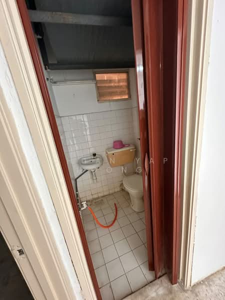 Pangsapuri untuk Dijual di Mutiara Court - Chuan Yap Hoong - Bathroom - PropertyGuru.com.my