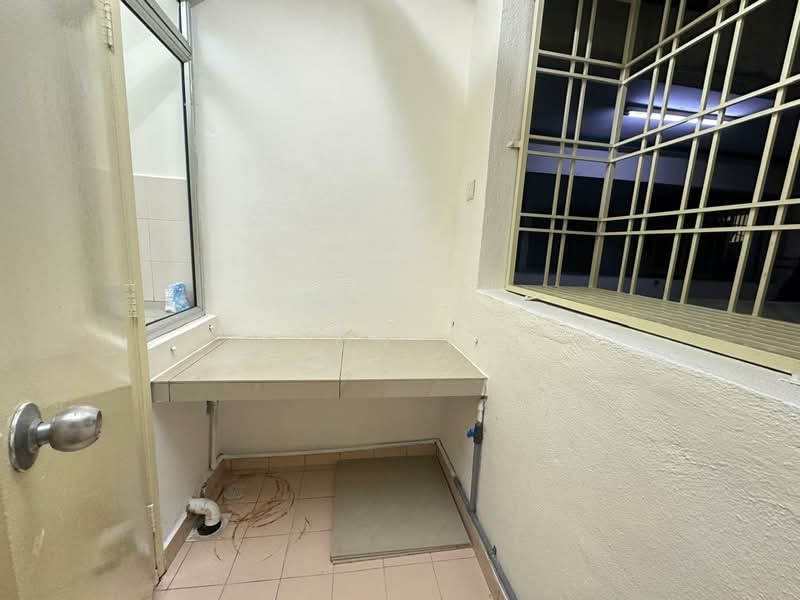 Pangsapuri untuk Disewa di Pangsapuri Angsana - Moon Yee - Balcony - PropertyGuru.com.my