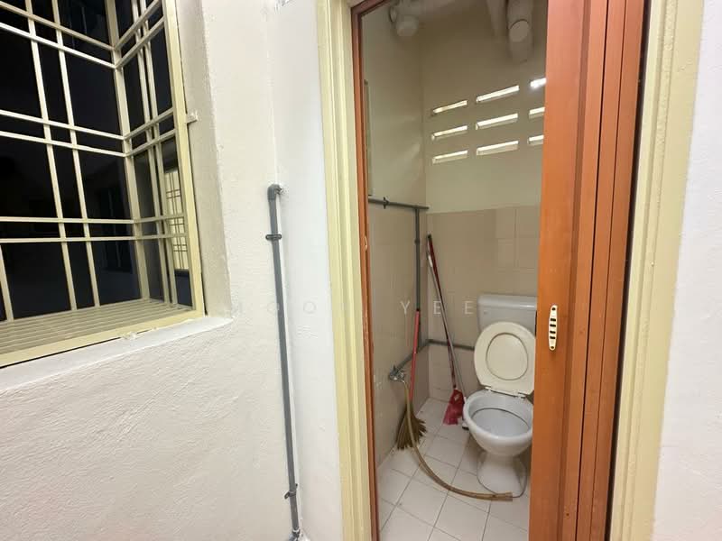 Pangsapuri untuk Disewa di Pangsapuri Angsana - Moon Yee - Bathroom - PropertyGuru.com.my