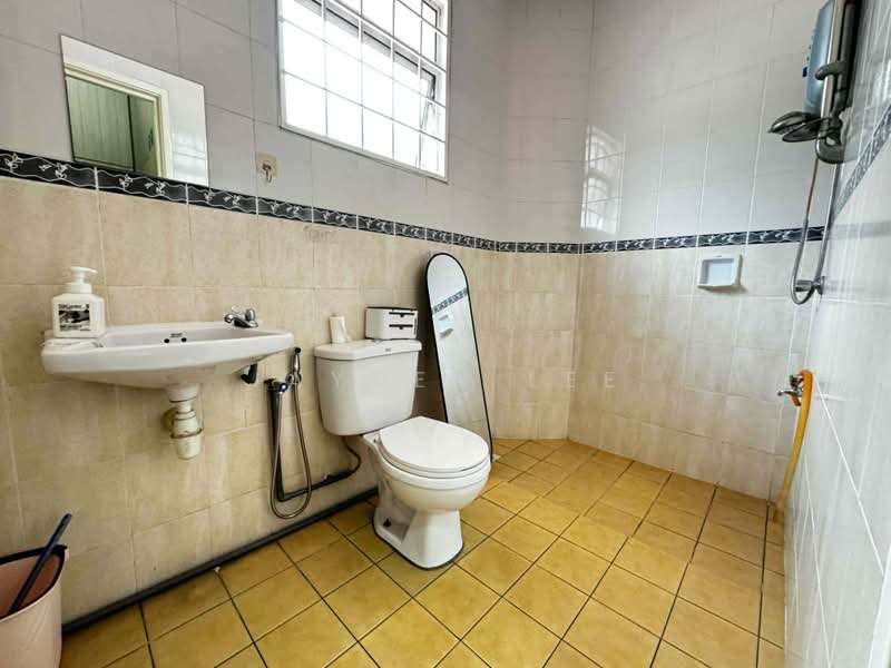 Rumah Teres 2 Tingkat untuk Dijual di Taman Putra Prima (Puchong) - Jayden Lee - Bathroom - PropertyGuru.com.my