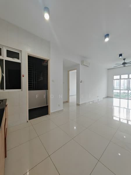 Servis Apartment untuk Dijual di Skysuites @ Meldrum Hills - Fion Lee - Living Room - PropertyGuru.com.my