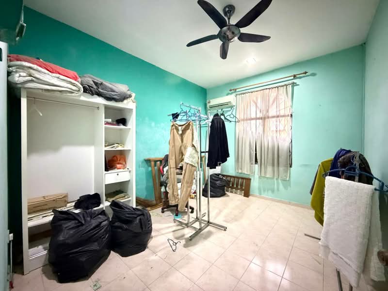 Rumah Banglo untuk Dijual di Seksyen 3 (Bangi) - Ali Idris - Bedroom - PropertyGuru.com.my