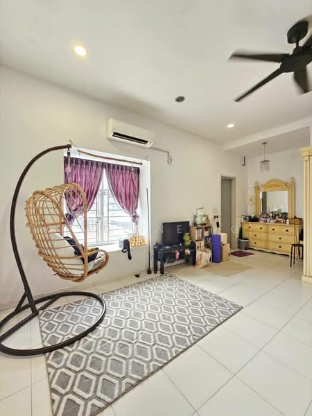 Rumah Teres 2 Tingkat untuk Dijual di Taman Mount Austin (Tebrau) - Pauline Ng - Living Room - PropertyGuru.com.my