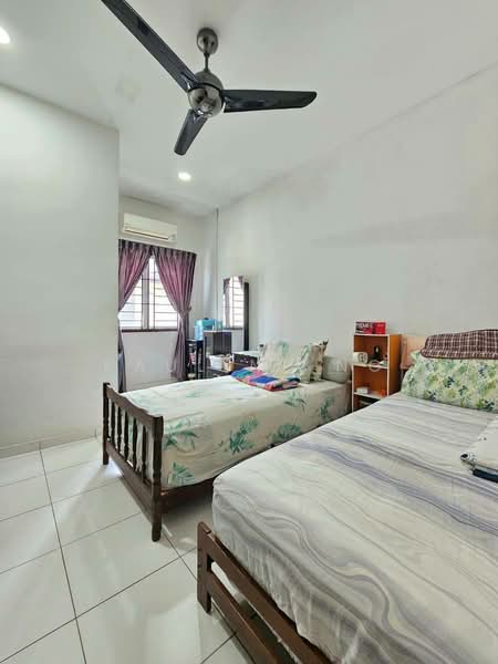 Rumah Teres 2 Tingkat untuk Dijual di Taman Mount Austin (Tebrau) - Pauline Ng - Bedroom - PropertyGuru.com.my