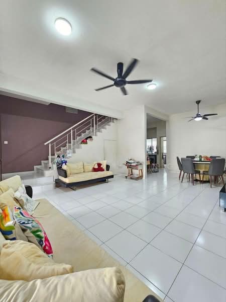 Rumah Teres 2 Tingkat untuk Dijual di Taman Mount Austin (Tebrau) - Pauline Ng - Living Room - PropertyGuru.com.my