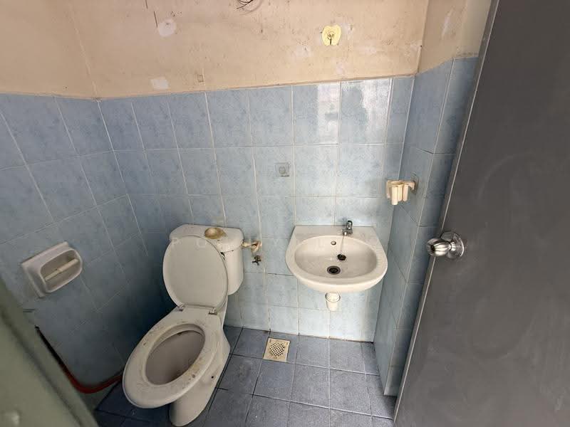 Apartment for Rent at Pangsapuri Putra Indah - Polly Lew - Bathroom - PropertyGuru.com.my