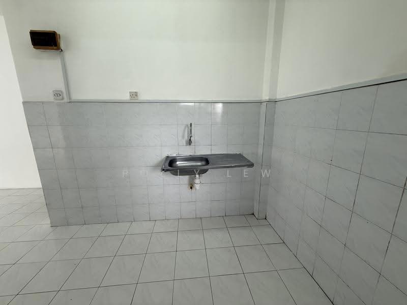 Apartment for Rent at Pangsapuri Putra Indah - Polly Lew - Kitchen - PropertyGuru.com.my