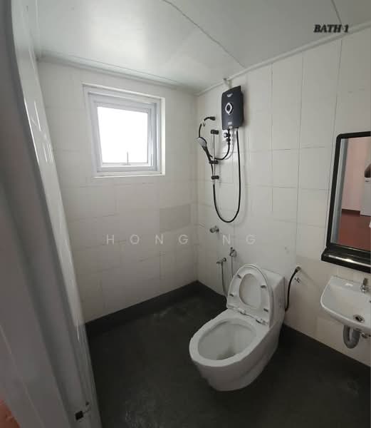 Pangsapuri untuk Disewa di Pangsapuri Randa - Hong Ng - Bathroom - PropertyGuru.com.my