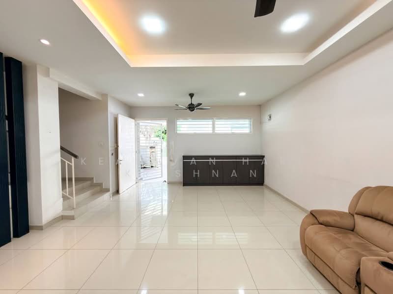 Rumah Teres 3 Tingkat untuk Dijual di Bandar Teknologi Kajang (Kajang) - Keasavan Hari Krishnan - Living Room - PropertyGuru.com.my