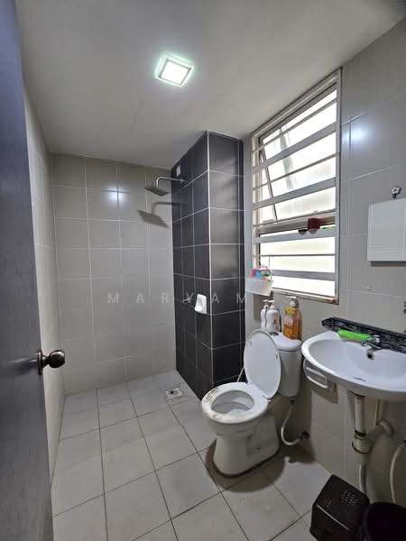 Apartment for Sale at Puncak Hijauan - Maryam . - Bathroom - PropertyGuru.com.my