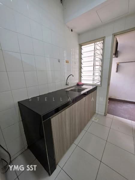 Apartment for Sale at Pangsapuri Akasia (Bandar Botanic) - Stella Tan - Kitchen - PropertyGuru.com.my