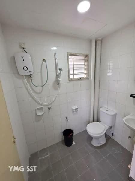 Apartment for Sale at Pangsapuri Akasia (Bandar Botanic) - Stella Tan - Bathroom - PropertyGuru.com.my