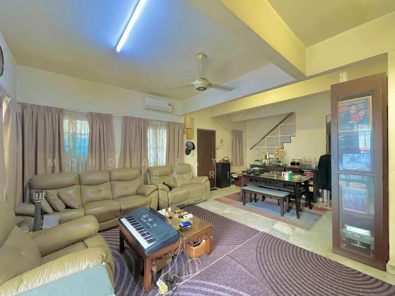 Rumah Teres 2 Tingkat untuk Dijual di Usj 12 (Subang Jaya) - Mohd Aizat Saiful Bahri - Living Room - PropertyGuru.com.my