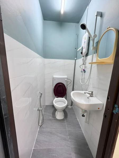 Rumah Teres 2 Tingkat untuk Disewa di Taman Majidee (Johor Bahru) - Reyna Wong - Bathroom - PropertyGuru.com.my