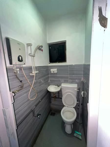 Rumah Teres 2 Tingkat untuk Disewa di Taman Majidee (Johor Bahru) - Reyna Wong - Bathroom - PropertyGuru.com.my