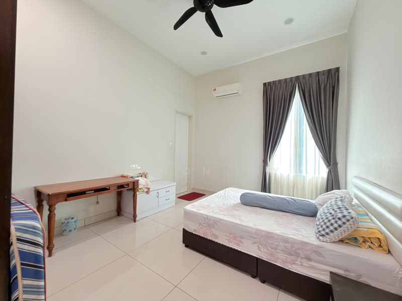 Rumah Berkembar untuk Dijual di Taman Tasik Indah (Kluang) - Gipson Lay - PropertyGuru.com.my
