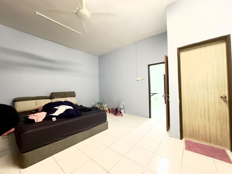 Rumah Teres 2 Tingkat untuk Dijual di Taman Putri Kulai (Kulai) - Wei Jian Tan - Bedroom - PropertyGuru.com.my
