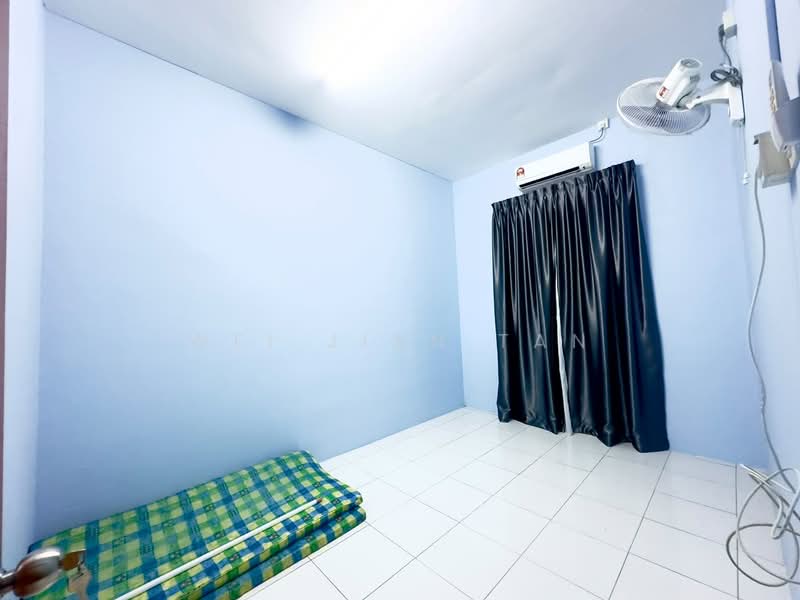 Rumah Teres 2 Tingkat untuk Dijual di Taman Putri Kulai (Kulai) - Wei Jian Tan - Bedroom - PropertyGuru.com.my
