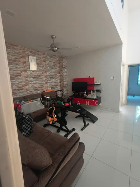 Rumah Teres 2 Tingkat untuk Dijual di Taman Dato' Chellam (Ulu Tiram) - Ah Liang - Living Room - PropertyGuru.com.my
