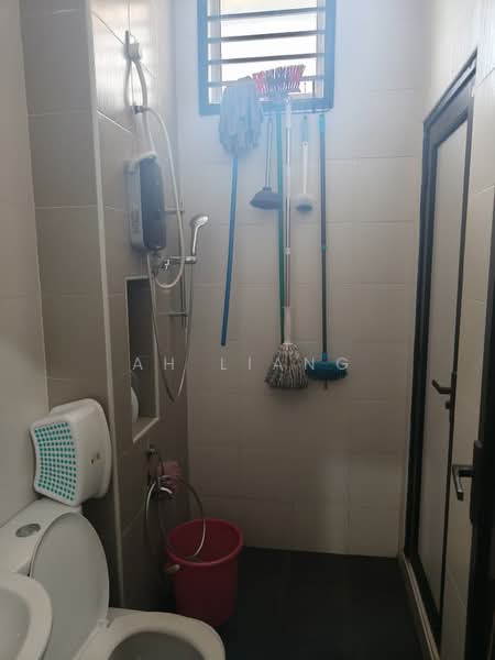 Rumah Teres 2 Tingkat untuk Dijual di Taman Dato' Chellam (Ulu Tiram) - Ah Liang - Bathroom - PropertyGuru.com.my