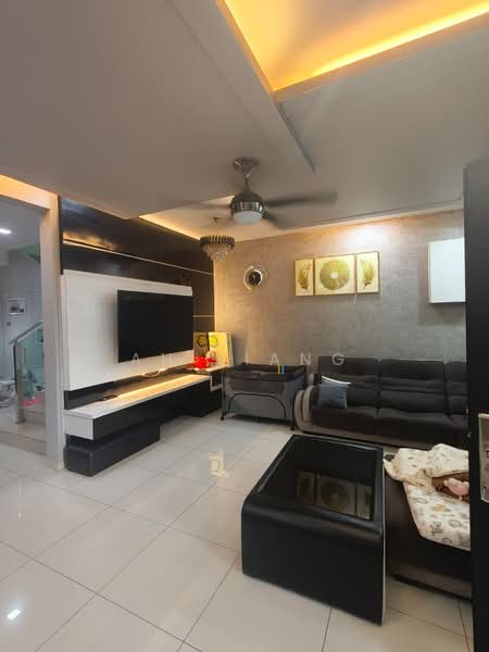 Rumah Teres 2 Tingkat untuk Dijual di Taman Dato' Chellam (Ulu Tiram) - Ah Liang - Living Room - PropertyGuru.com.my